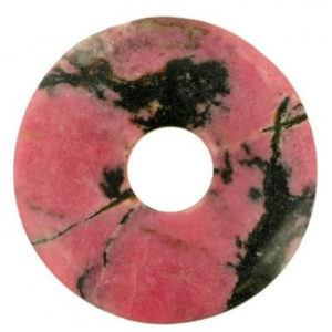 Photo d'un donut en pierre de rhodonite