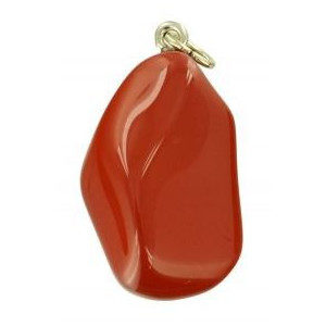 Photo d'un pendentif en pierre de jaspe rouge