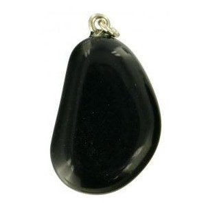 Photo d'un pendentif en pierre d'obsidienne noire
