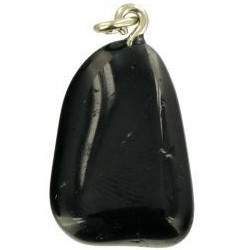Photo d'un pendentif en pierre de tourmaline noire