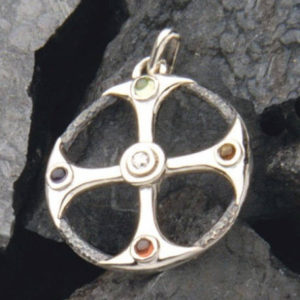 pendentif croix celtique serti