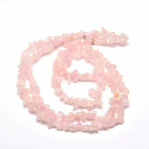 Collier baroque en pierre de quartz rose d'une dimension de 50 cm.