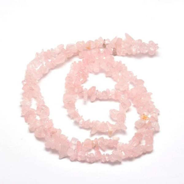 Collier baroque en pierre de quartz rose d'une dimension de 50 cm.