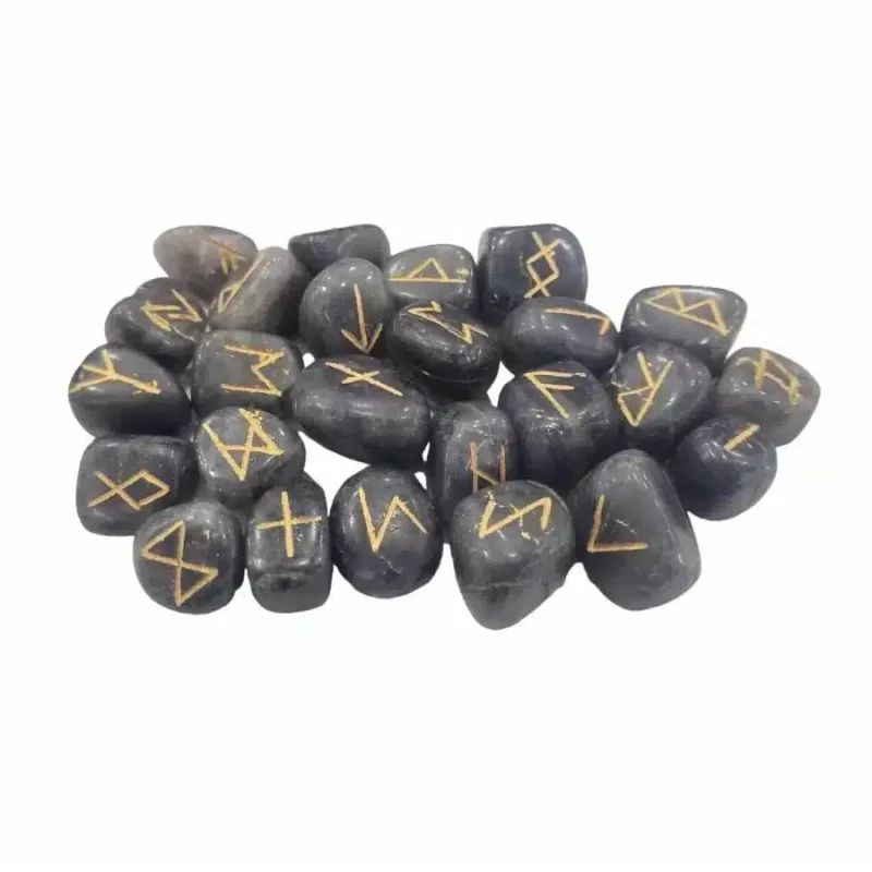 Image d'un jeu de runes en iolite