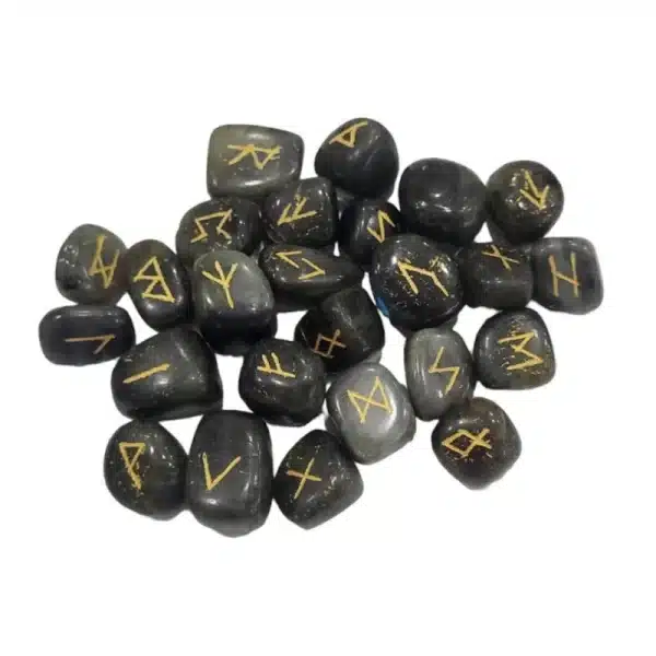 image d'un jeu de runes en labradorite